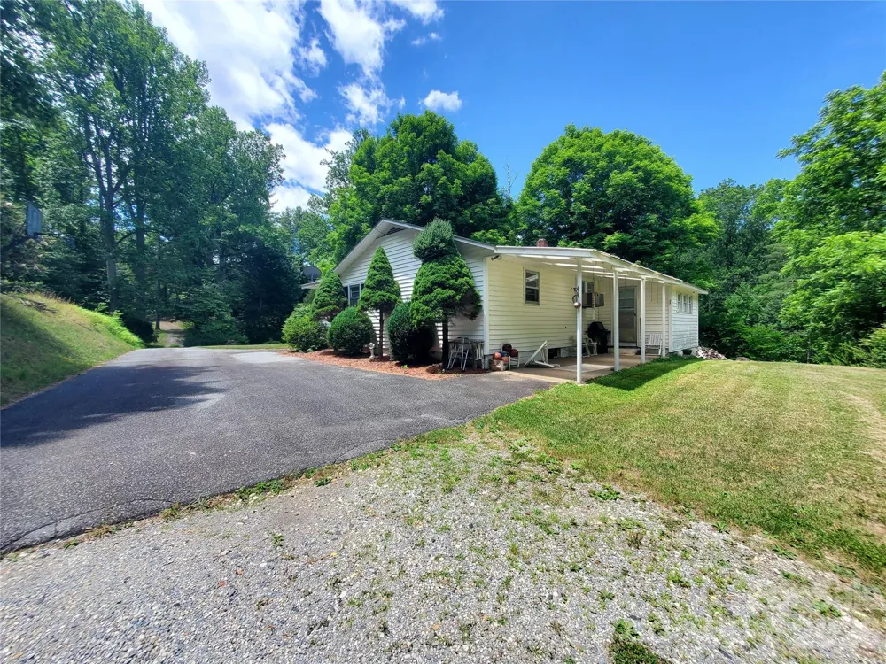 886 Hanging Rock Road Spruce Pine, NC 28777