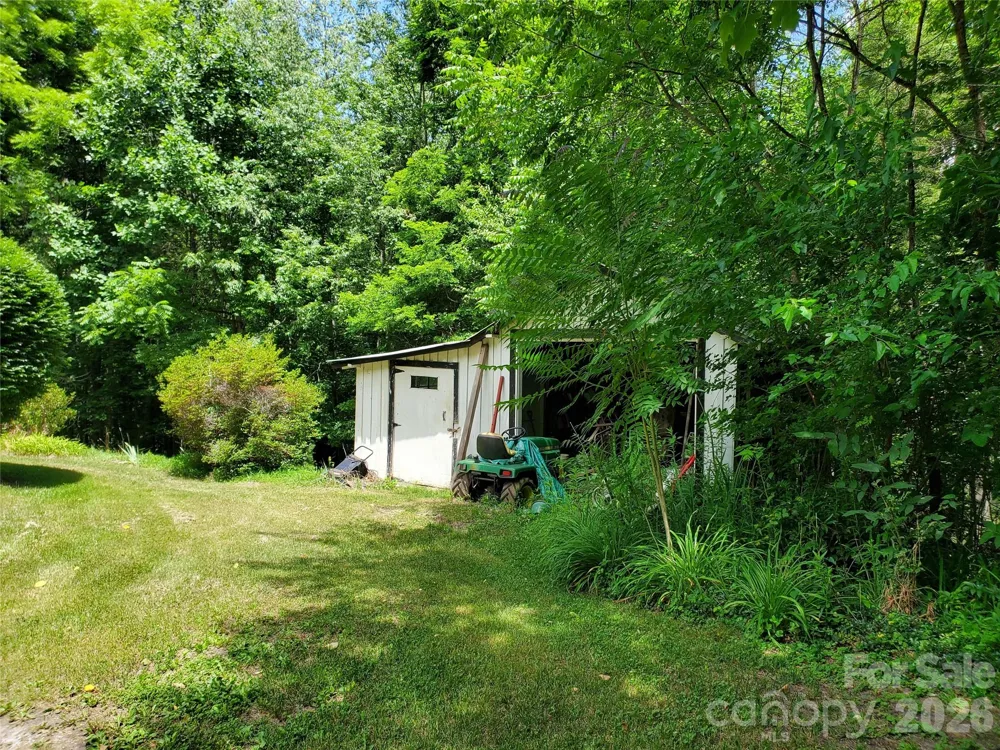 886 Hanging Rock Road Spruce Pine, NC 28777