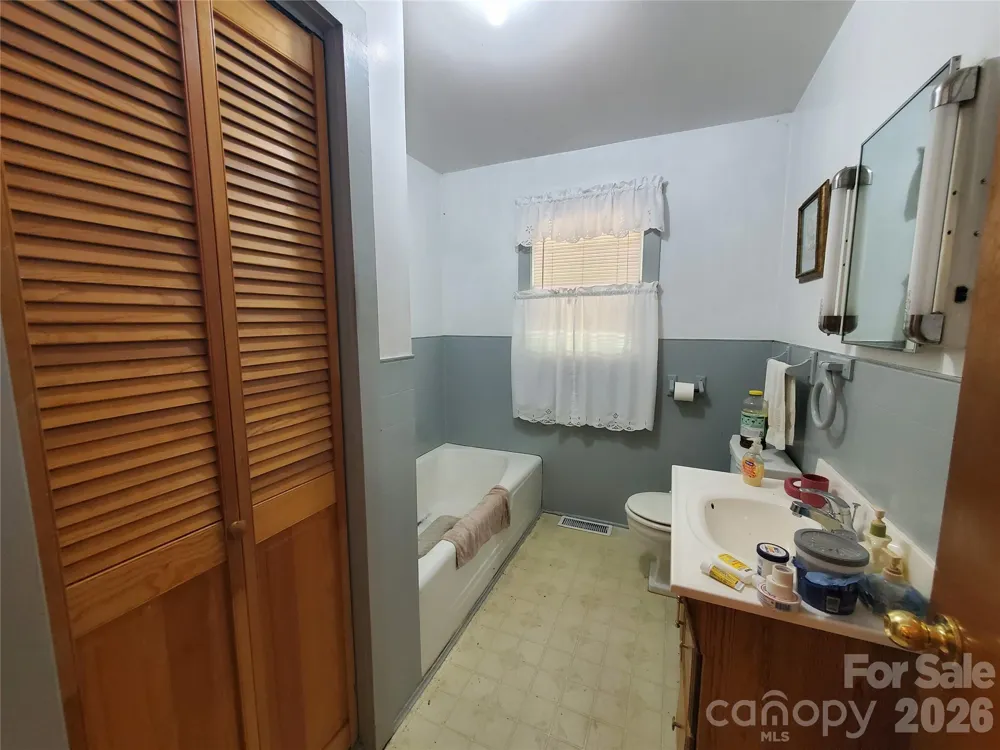 886 Hanging Rock Road Spruce Pine, NC 28777