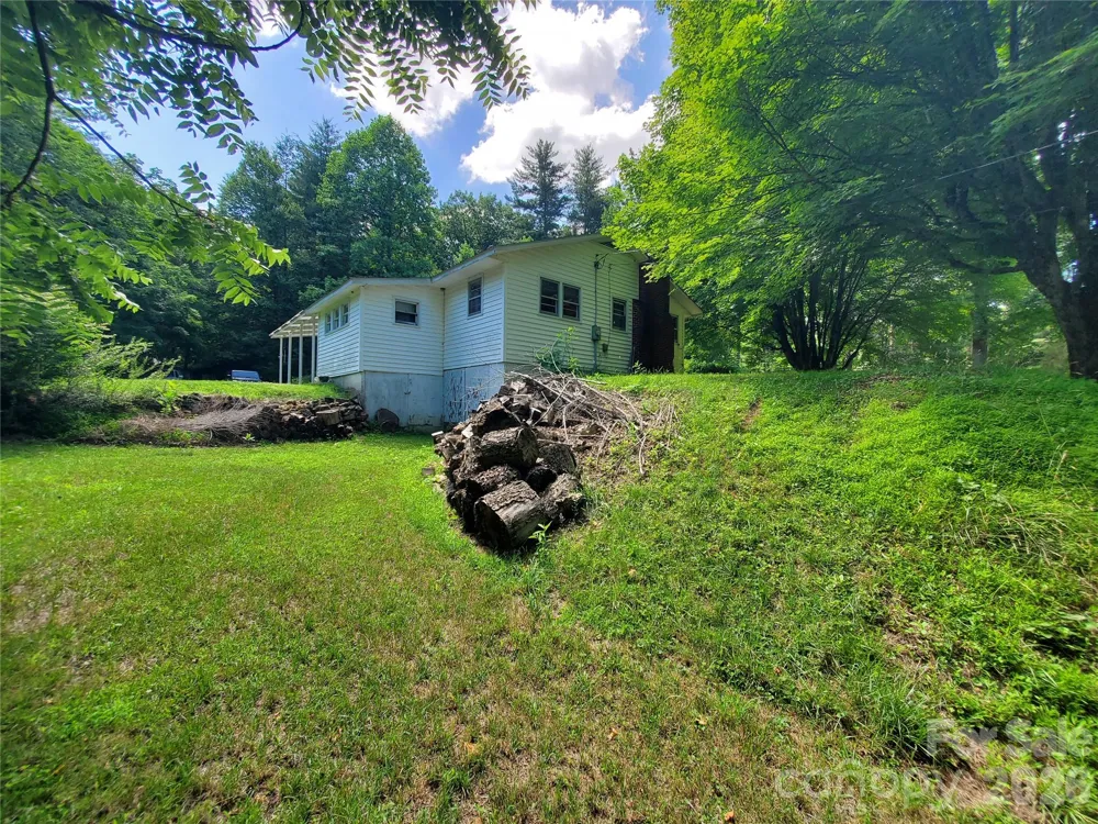886 Hanging Rock Road Spruce Pine, NC 28777