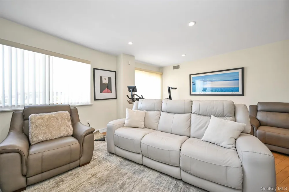 81-14 Queens Boulevard #PH6C Elmhurst, NY 11373