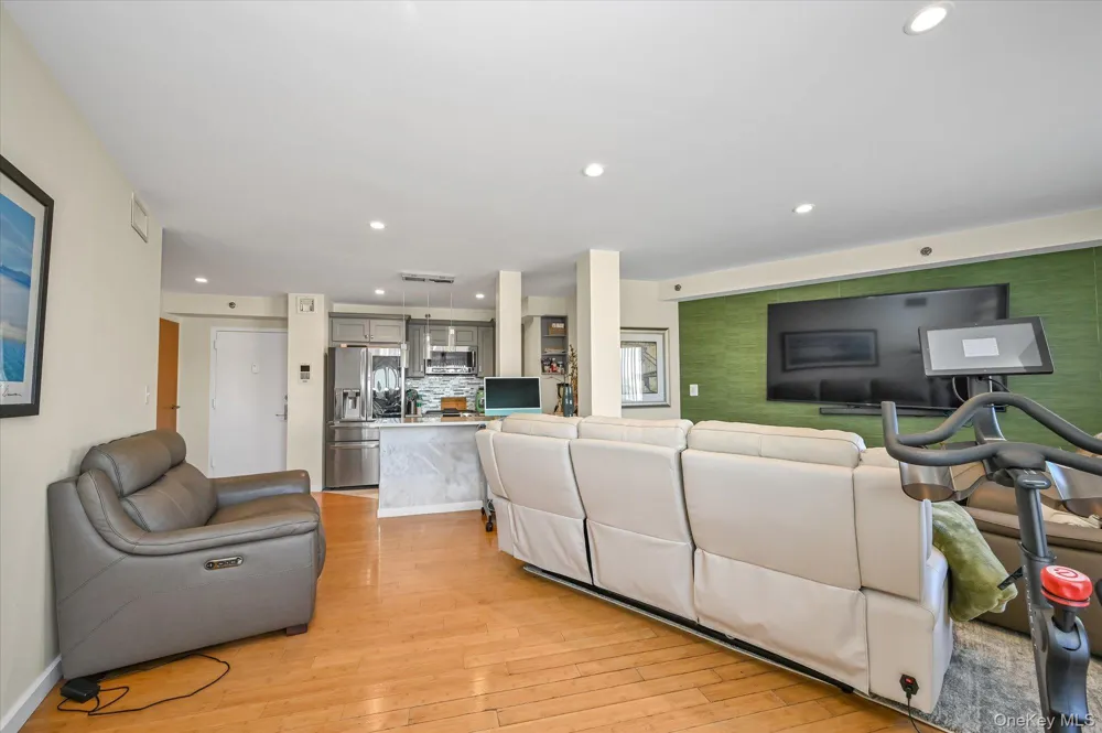 81-14 Queens Boulevard #PH6C Elmhurst, NY 11373