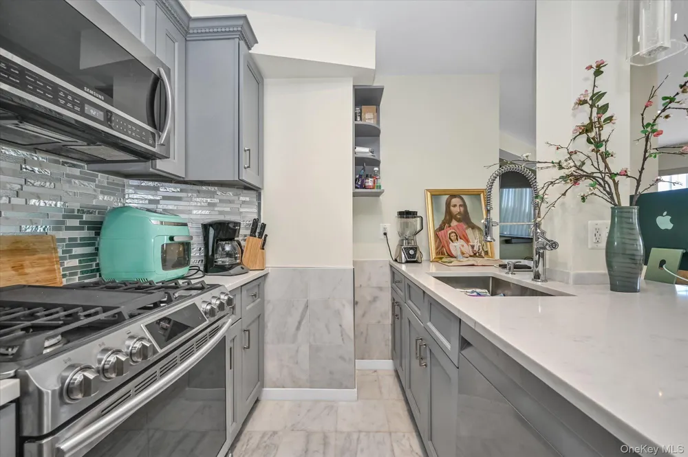 81-14 Queens Boulevard #PH6C Elmhurst, NY 11373