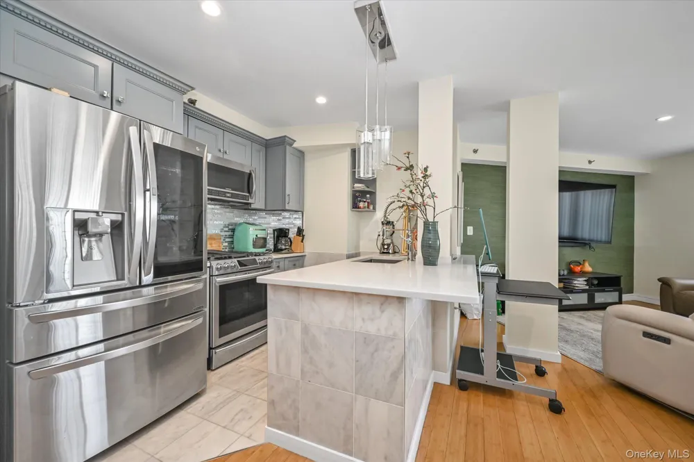 81-14 Queens Boulevard #PH6C Elmhurst, NY 11373