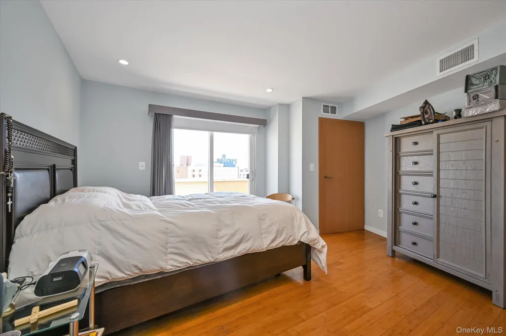 81-14 Queens Boulevard #PH6C Elmhurst, NY 11373
