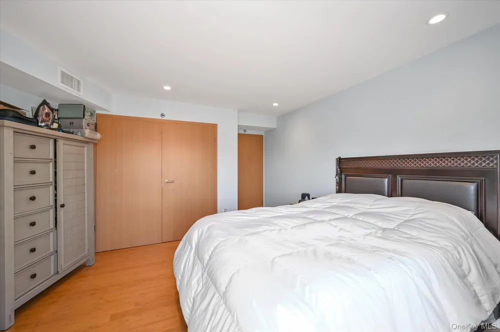 81-14 Queens Boulevard #PH6C Elmhurst, NY 11373