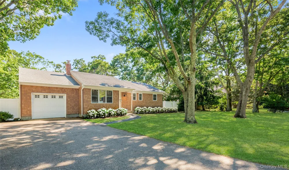 18 Lovell Road Hampton Bays, NY 11946