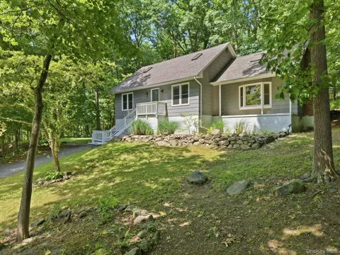 3 Dogwood Hollow