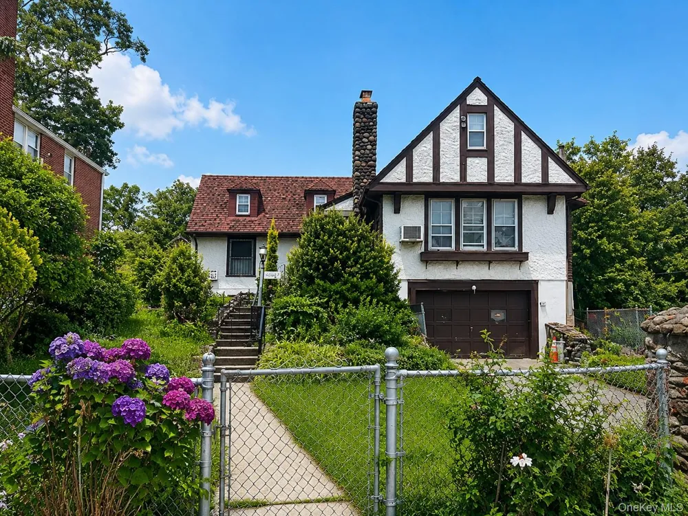 188-06 Soho Drive Hollis, NY 11423