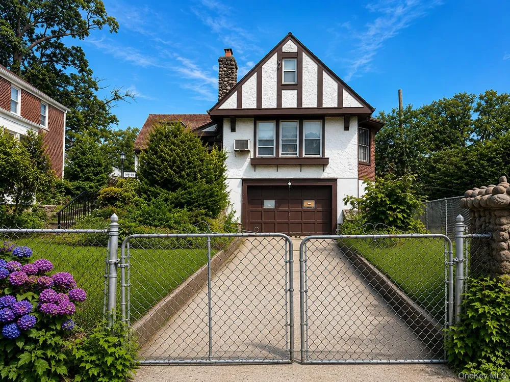 188-06 Soho Drive Hollis, NY 11423