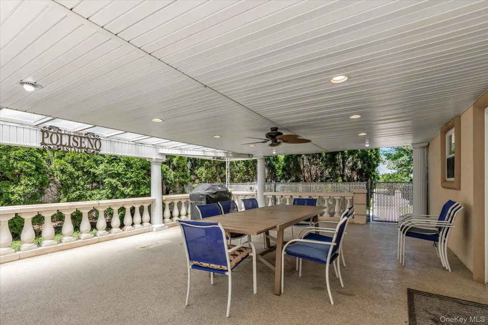 330 Bayville Avenue Bayville, NY 11709