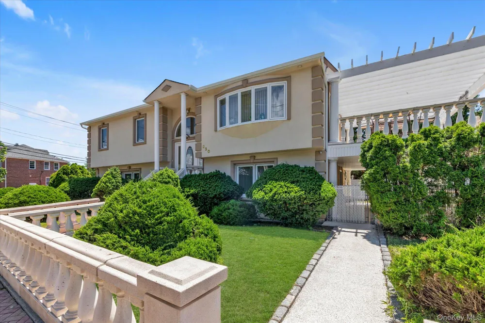 330 Bayville Avenue Bayville, NY 11709