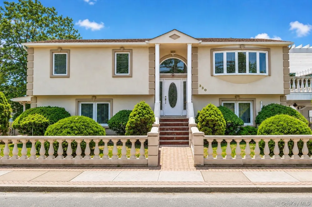 330 Bayville Avenue Bayville, NY 11709