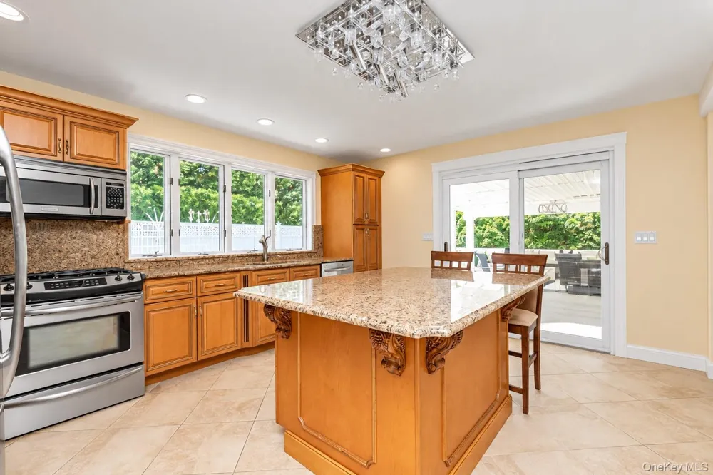 330 Bayville Avenue Bayville, NY 11709