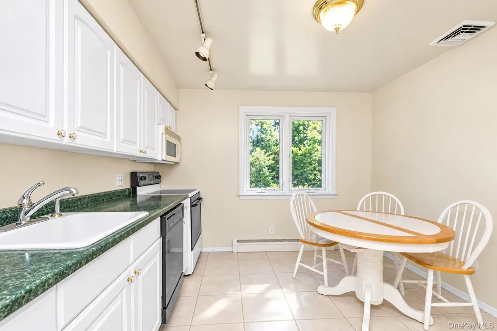 330 Bayville Avenue Bayville, NY 11709