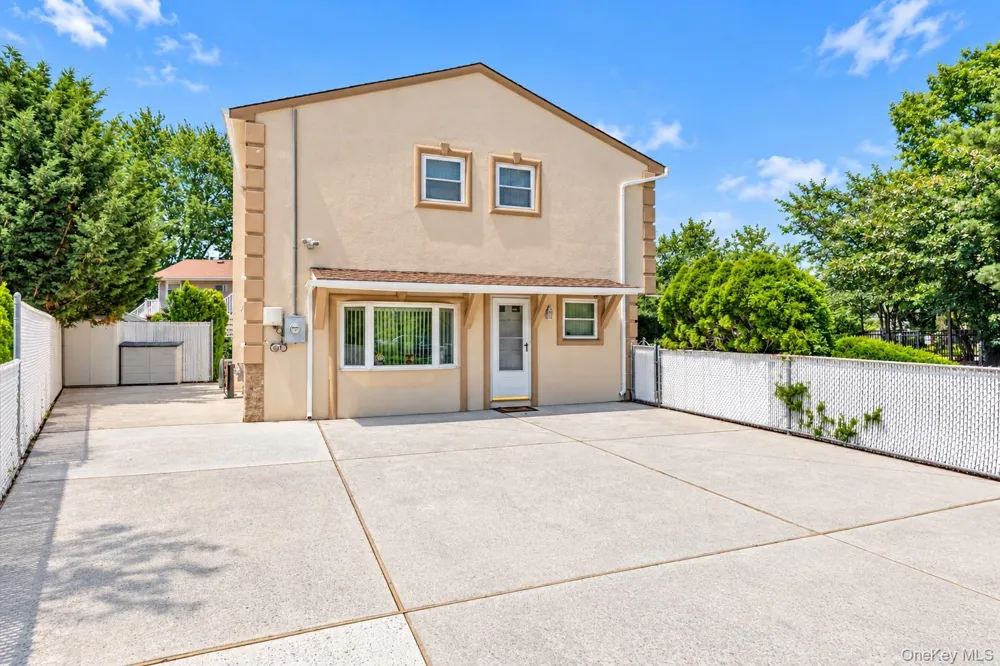 330 Bayville Avenue Bayville, NY 11709