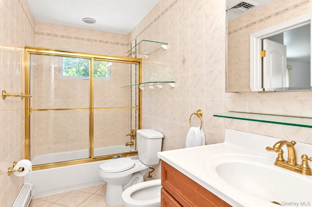 330 Bayville Avenue Bayville, NY 11709
