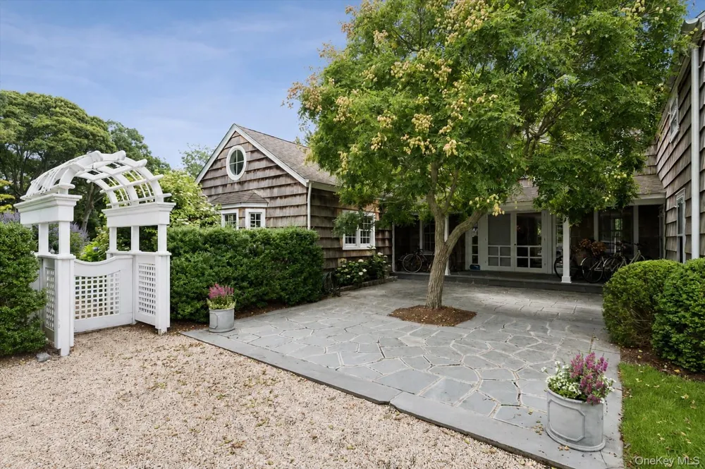 20 Quogue Street Quogue, NY 11959