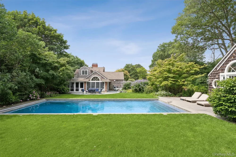 20 Quogue Street Quogue, NY 11959