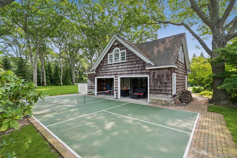 20 Quogue Street Quogue, NY 11959