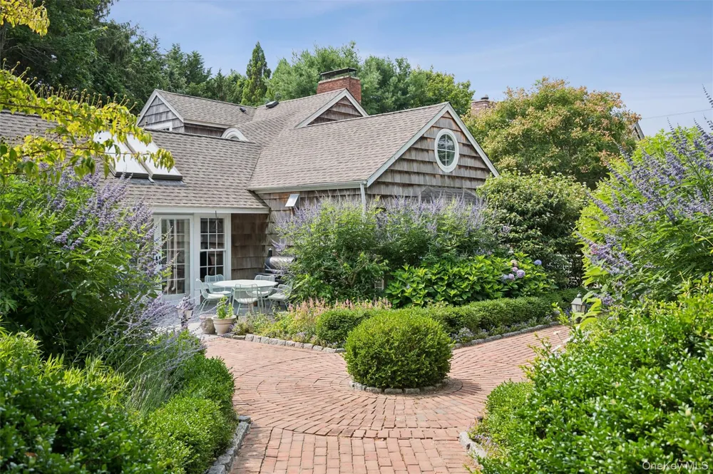 20 Quogue Street Quogue, NY 11959