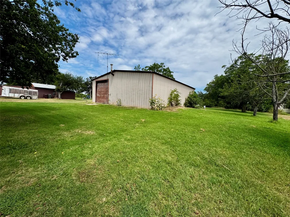 1438 Hurst Road Axtell, TX 76624