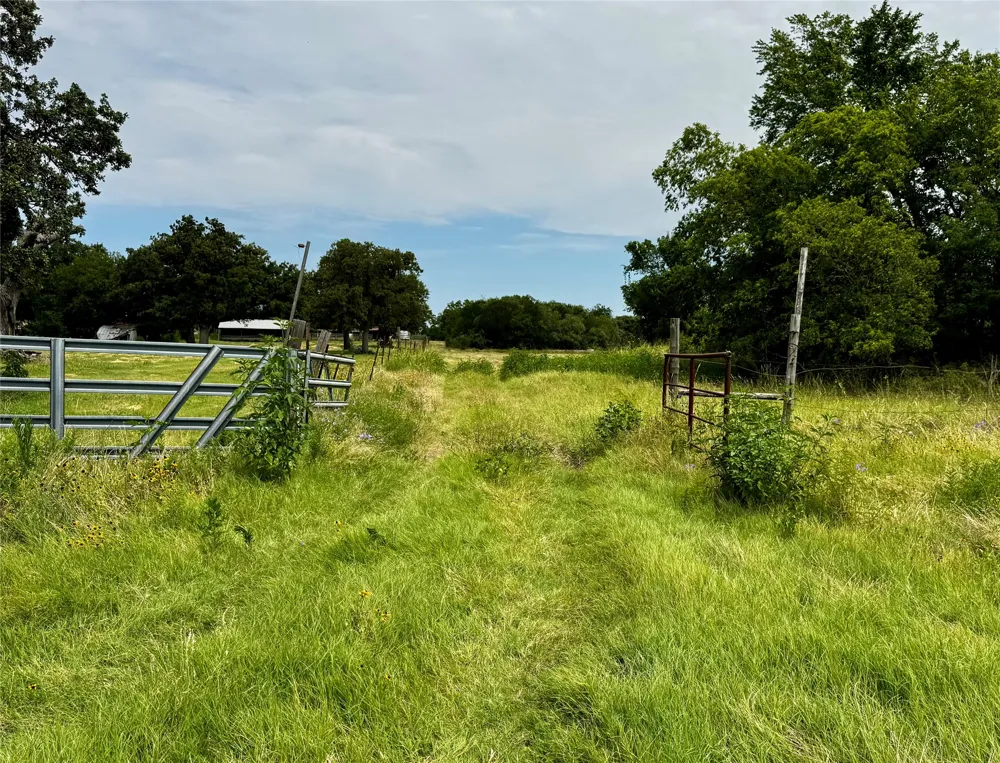 1438 Hurst Road Axtell, TX 76624