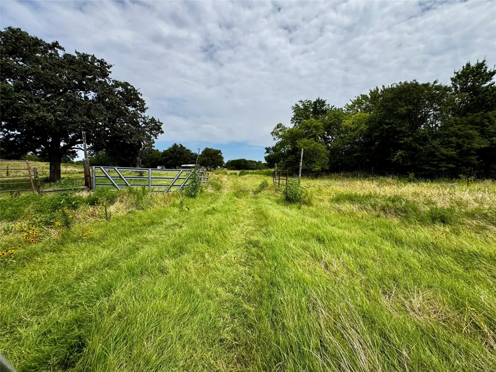 1438 Hurst Road Axtell, TX 76624