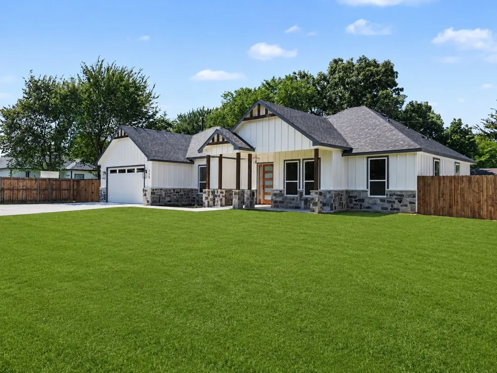 115 Dennis Drive Azle, TX 76020