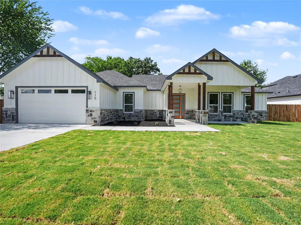 115 Dennis Drive Azle, TX 76020