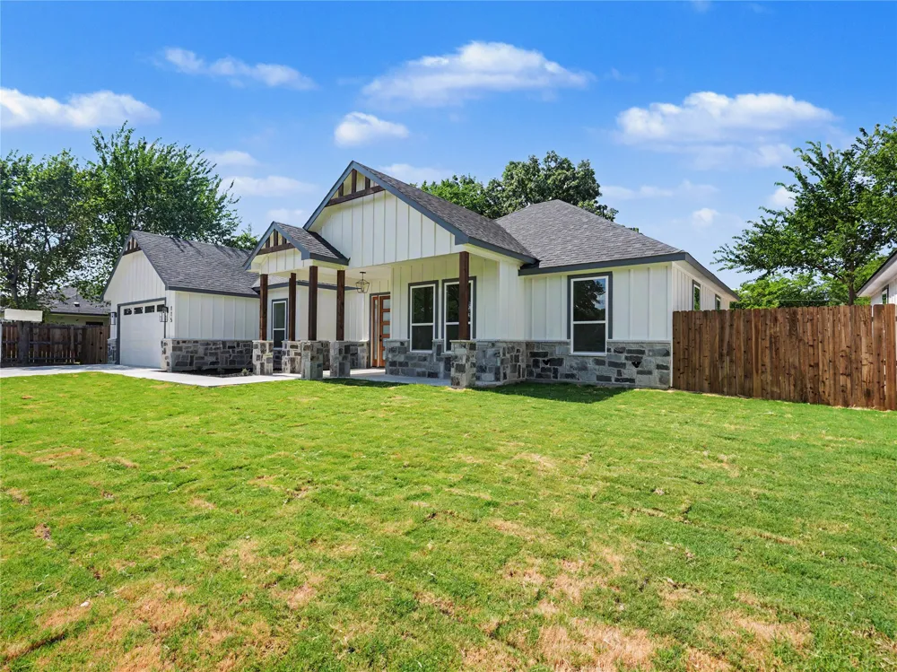 115 Dennis Drive Azle, TX 76020