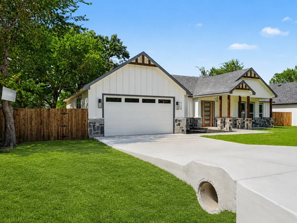 115 Dennis Drive Azle, TX 76020