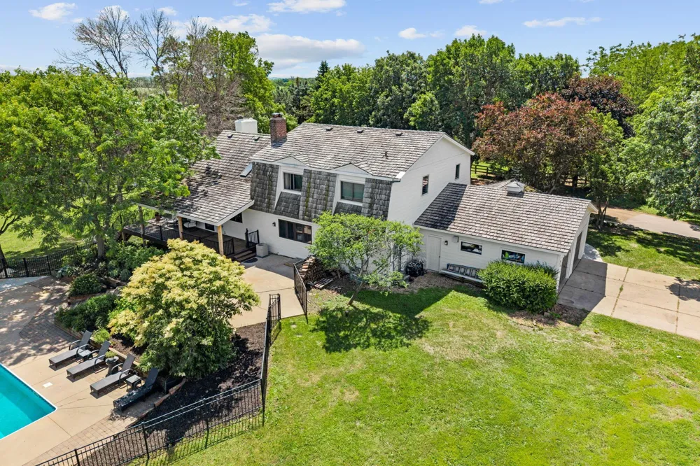 9060 County Road 26 Minnetrista, MN 55359