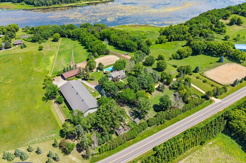 9060 County Road 26 Minnetrista, MN 55359