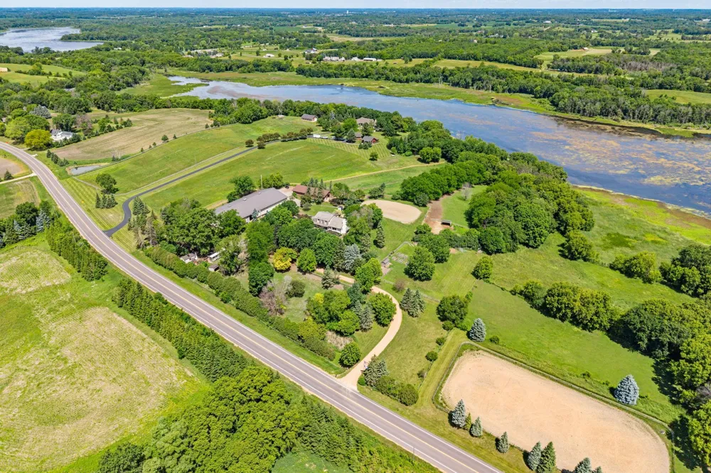 9060 County Road 26 Minnetrista, MN 55359