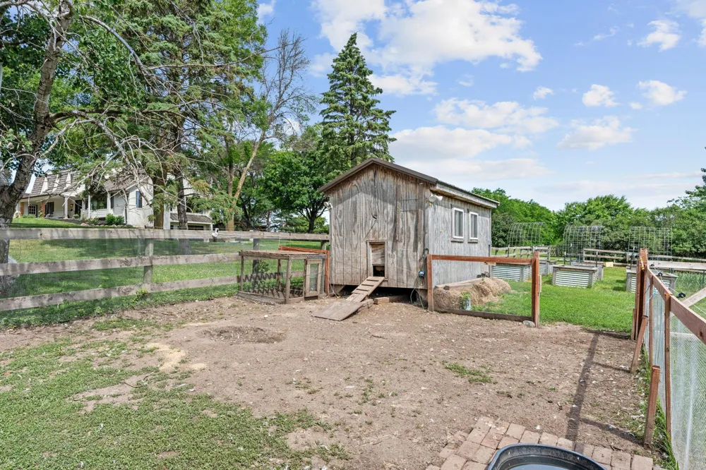 9060 County Road 26 Minnetrista, MN 55359