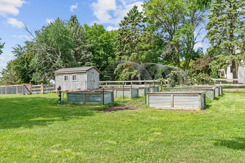 9060 County Road 26 Minnetrista, MN 55359