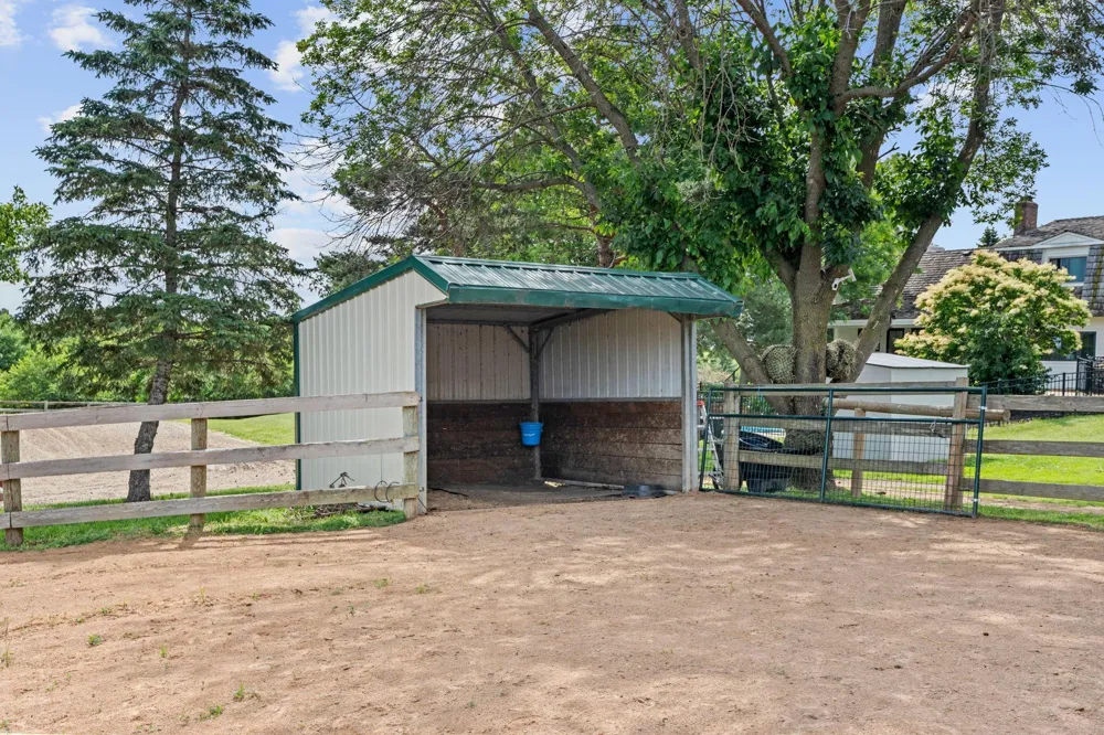 9060 County Road 26 Minnetrista, MN 55359