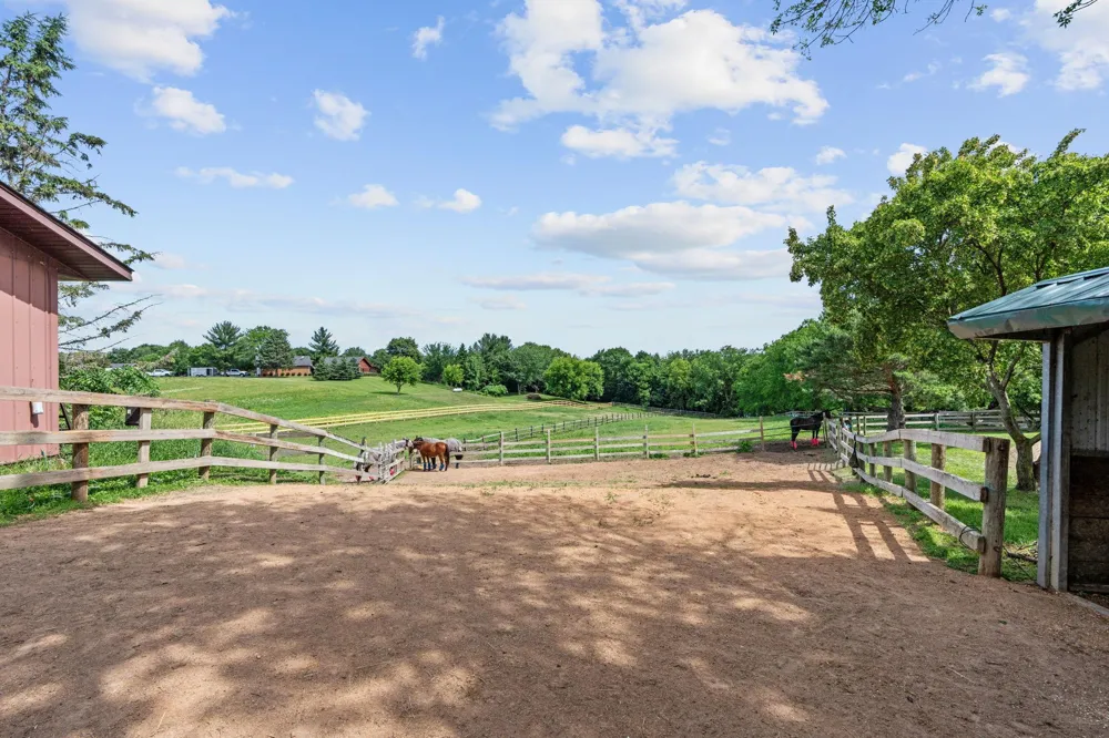 9060 County Road 26 Minnetrista, MN 55359