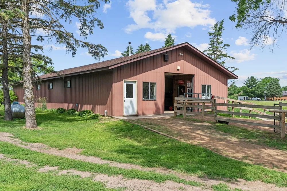 9060 County Road 26 Minnetrista, MN 55359