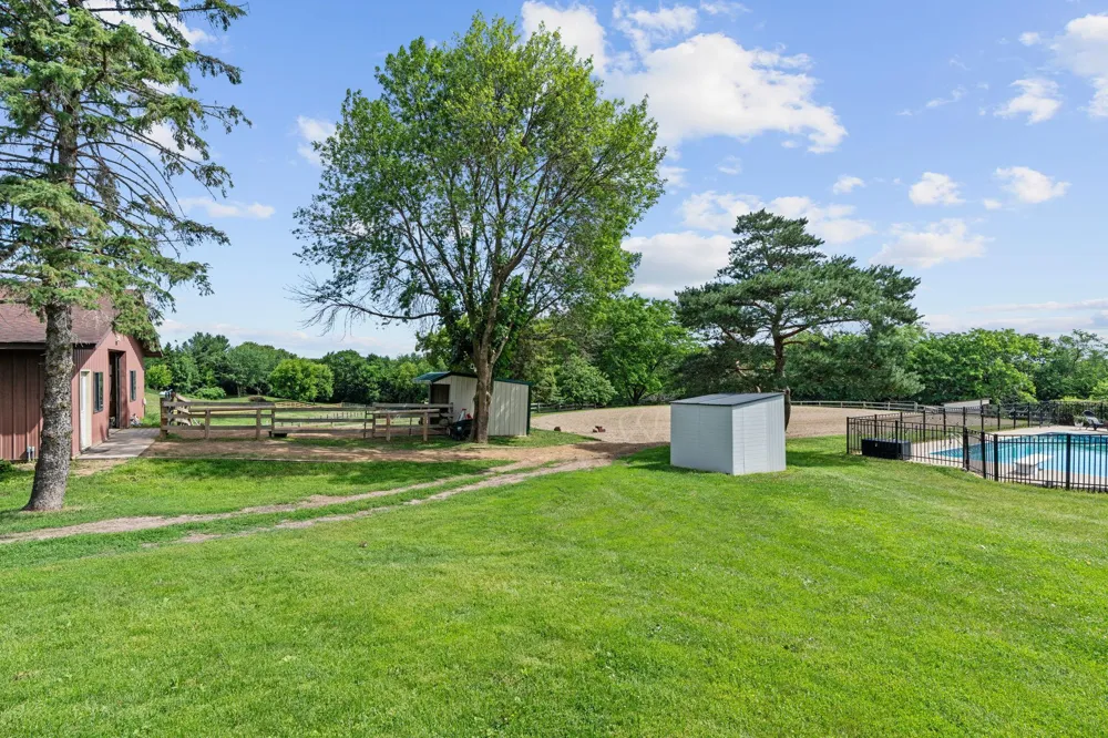 9060 County Road 26 Minnetrista, MN 55359