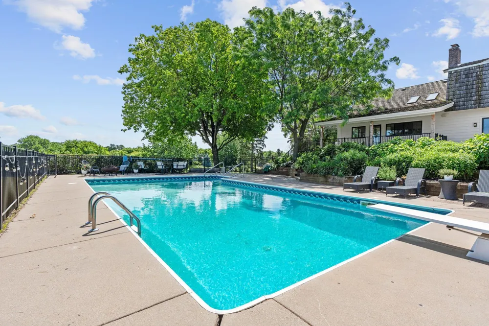 9060 County Road 26 Minnetrista, MN 55359