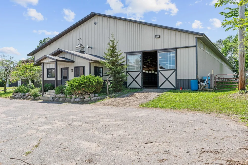 9060 County Road 26 Minnetrista, MN 55359