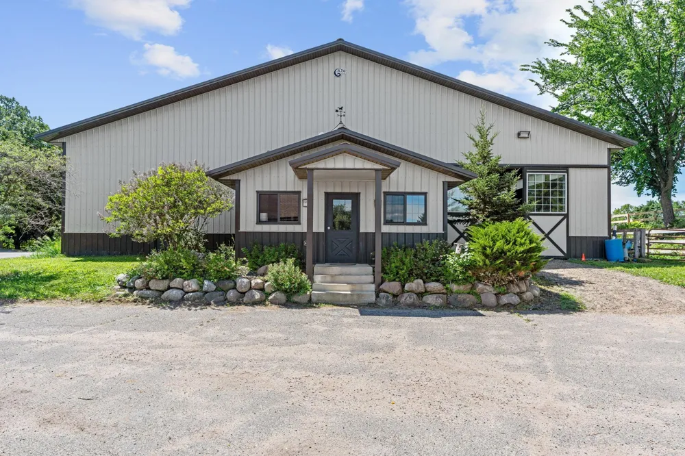 9060 County Road 26 Minnetrista, MN 55359
