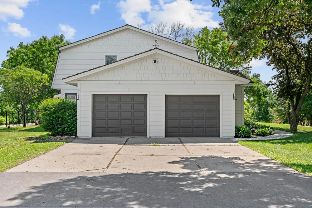 9060 County Road 26 Minnetrista, MN 55359