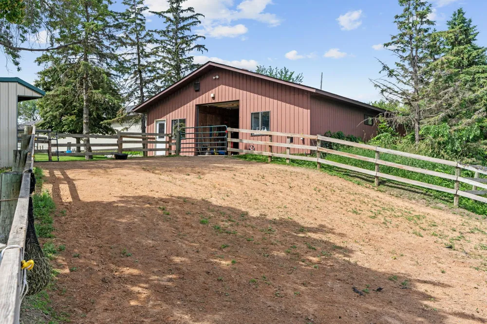 9060 County Road 26 Minnetrista, MN 55359
