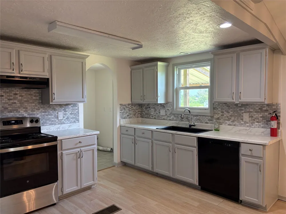 6085 Adams Flat Road #B Brookshire, TX 77423