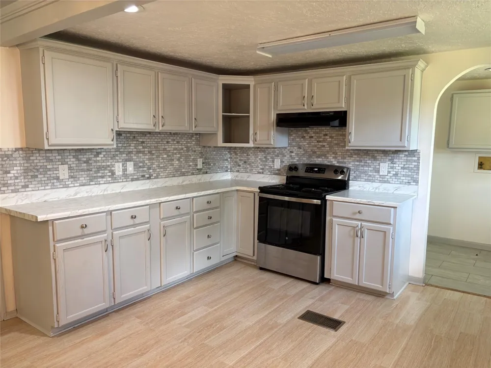 6085 Adams Flat Road #B Brookshire, TX 77423