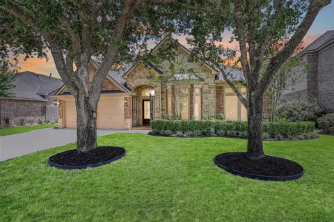 2427 Pioneer Oaks Drive