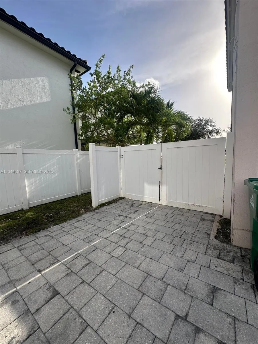 9283 SW 172nd Ave Miami, FL 33196